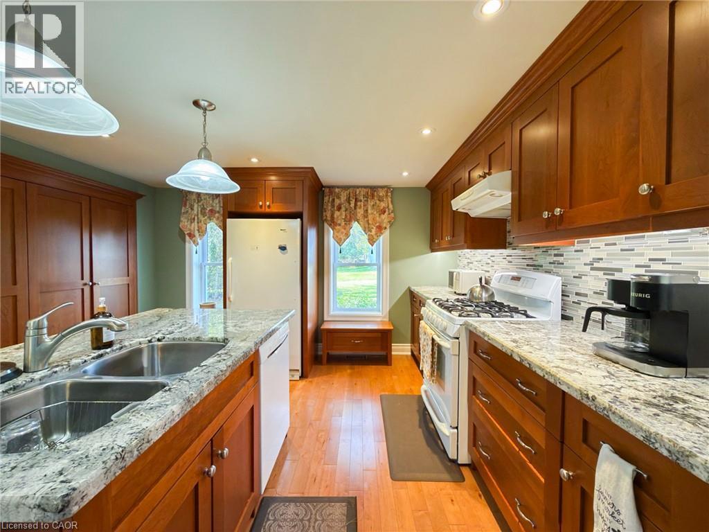 1699 Lakeshore Road Property Photo 22