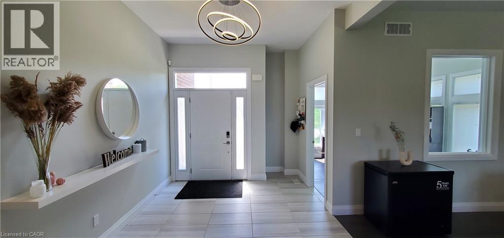 819 Sundrops Court Property Photo 4