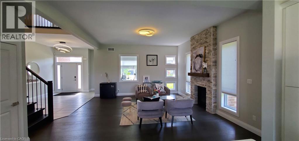 819 Sundrops Court Property Photo 8