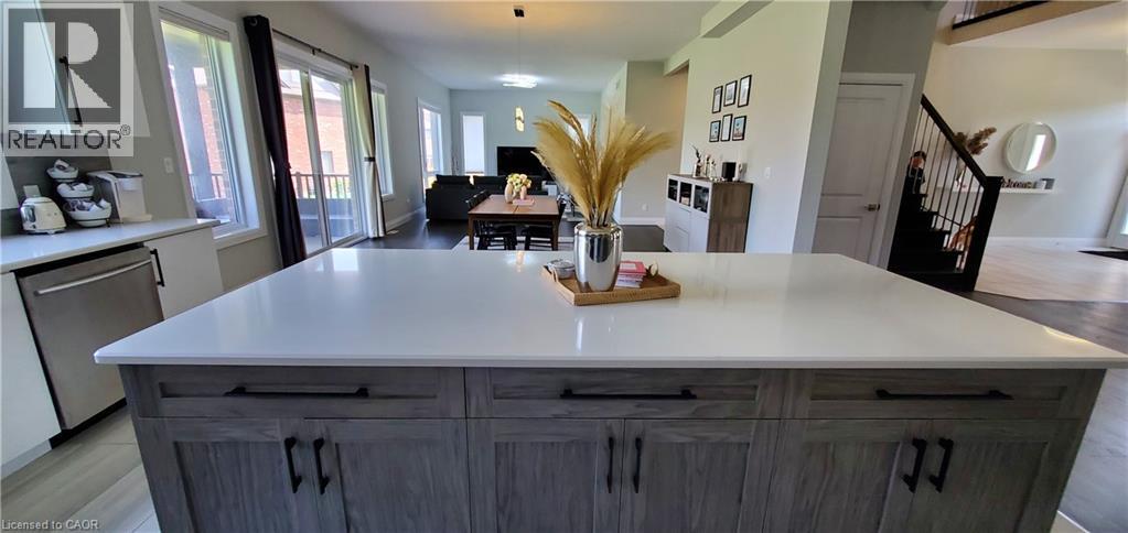 819 Sundrops Court Property Photo 12