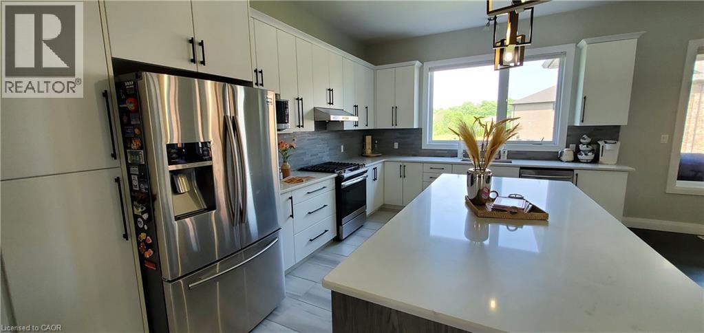 819 Sundrops Court Property Photo 13