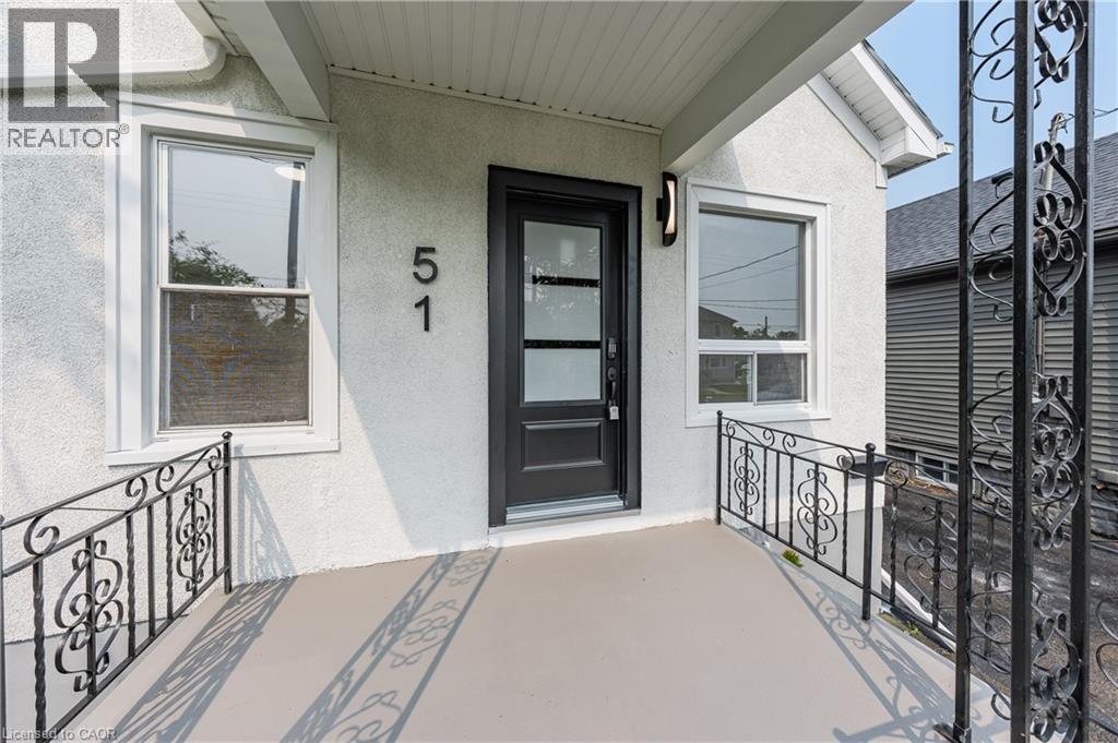 51 Queen Street S Property Photo 4