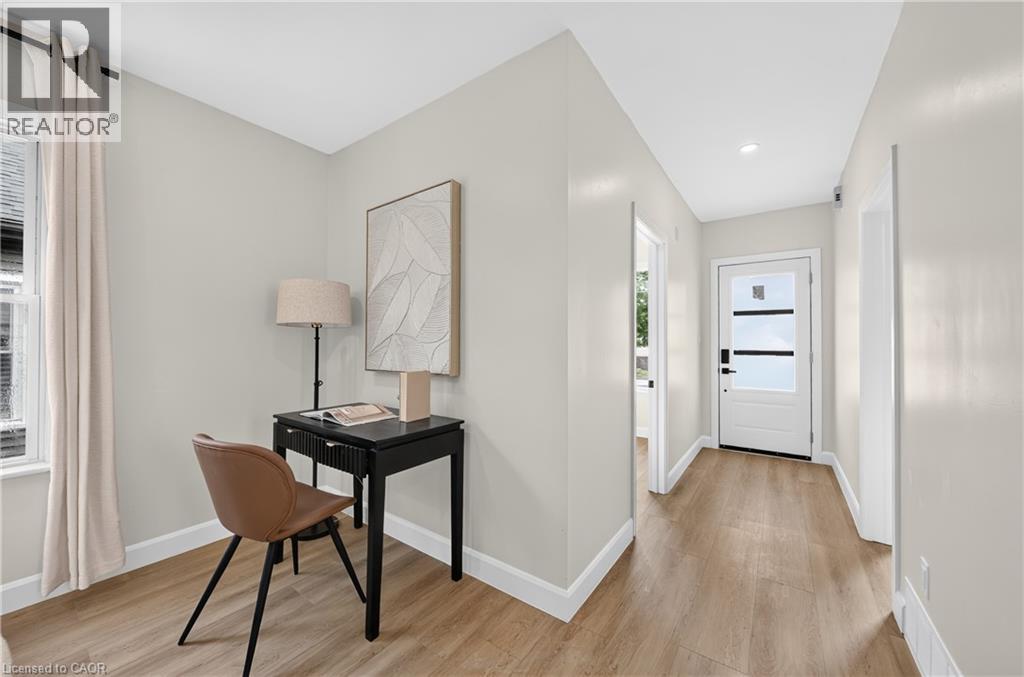 51 Queen Street S Property Photo 5