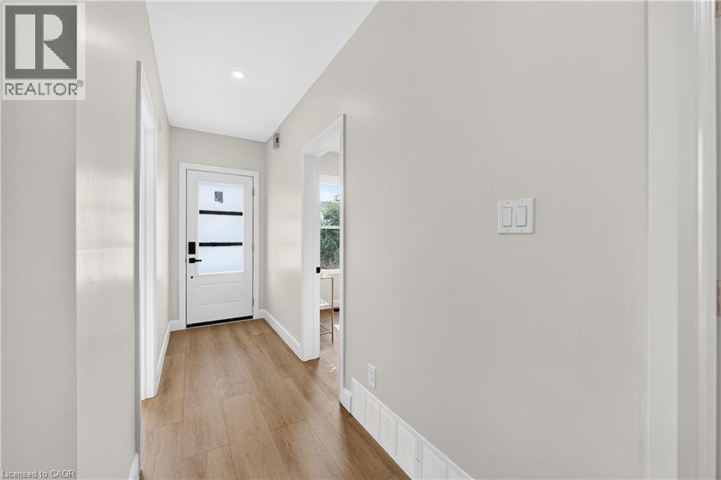 51 Queen Street S Property Photo 6