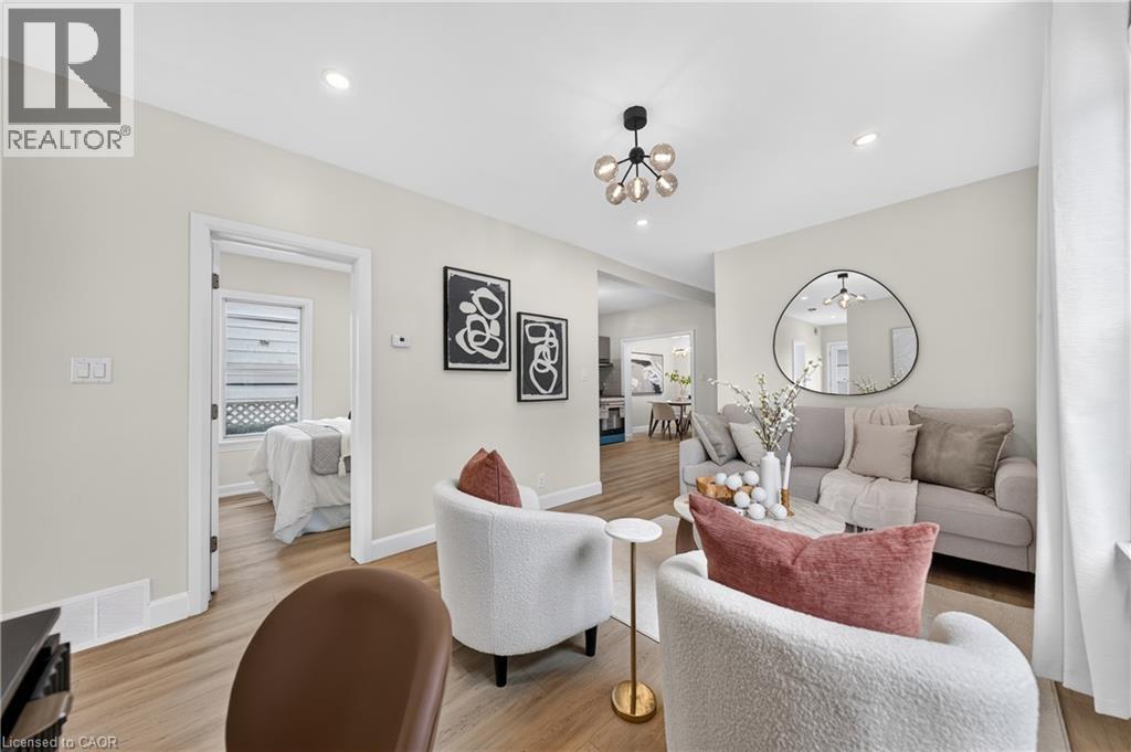 51 Queen Street S Property Photo 9