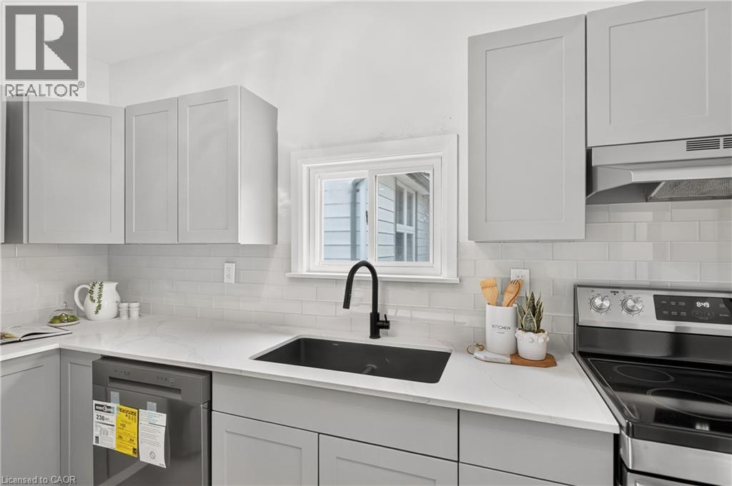 51 Queen Street S Property Photo 16