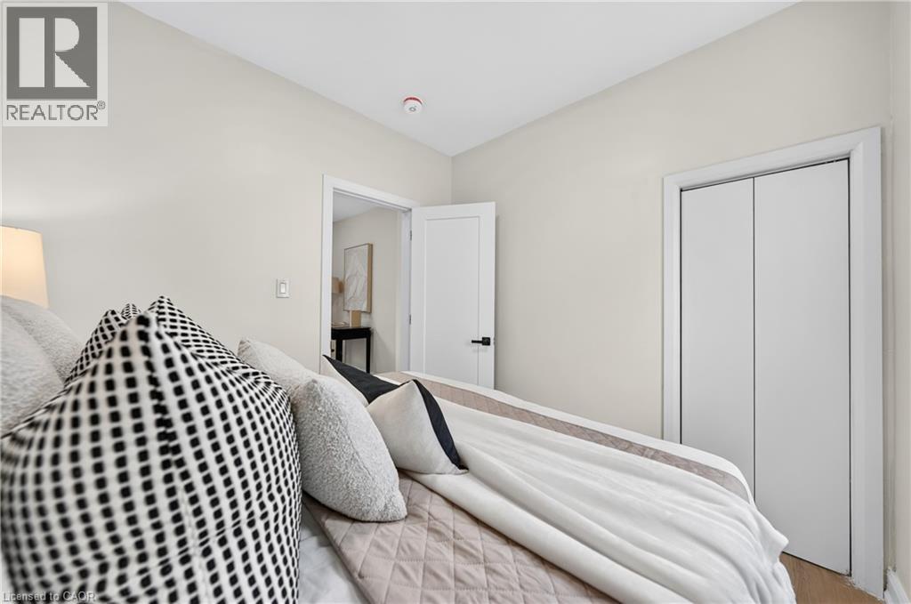 51 Queen Street S Property Photo 25