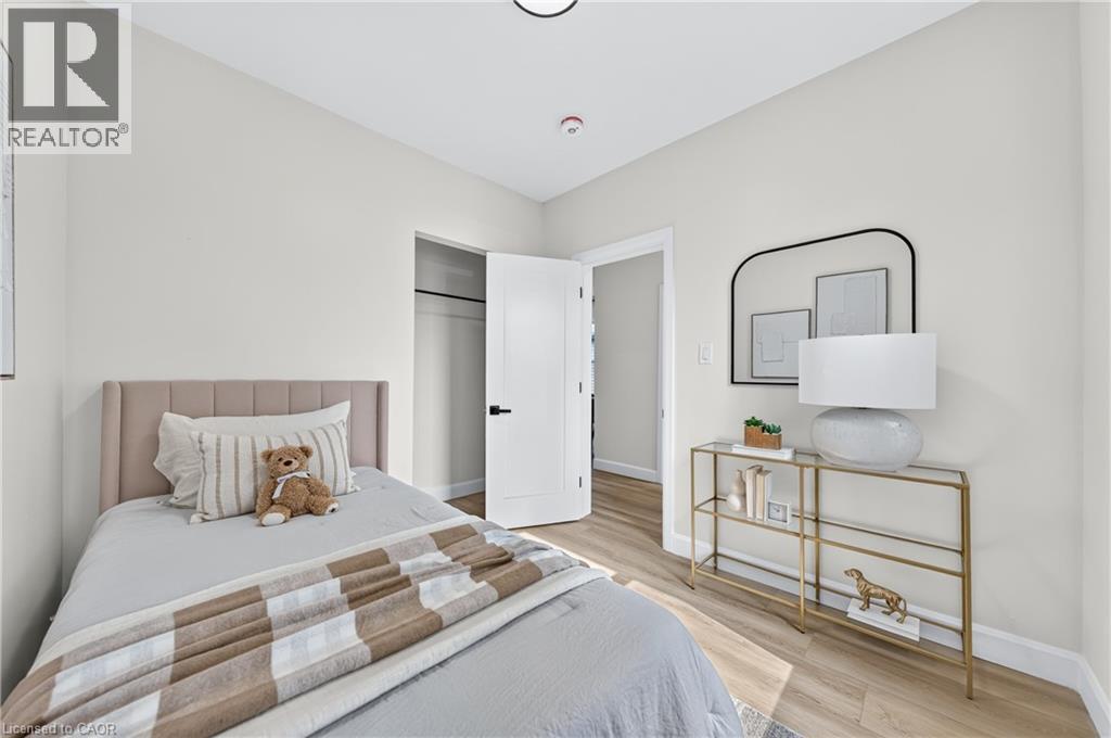51 Queen Street S Property Photo 26