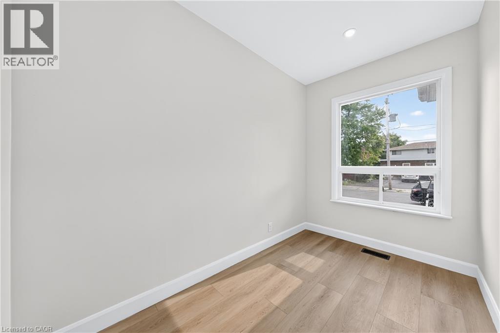 51 Queen Street S Property Photo 28