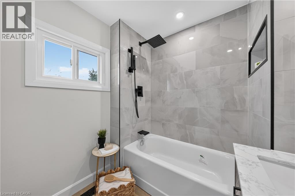 51 Queen Street S Property Photo 31