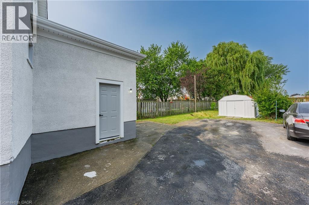 51 Queen Street S Property Photo 33