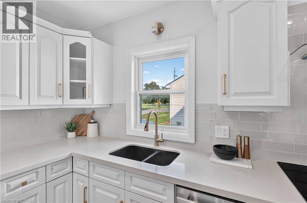 12 Admiral Road Property Photo 21
