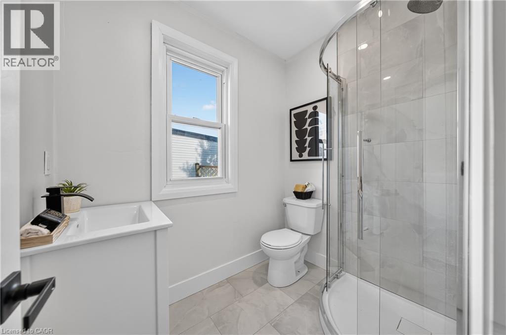 12 Admiral Road Property Photo 27