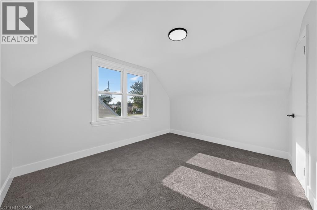 12 Admiral Road Property Photo 31