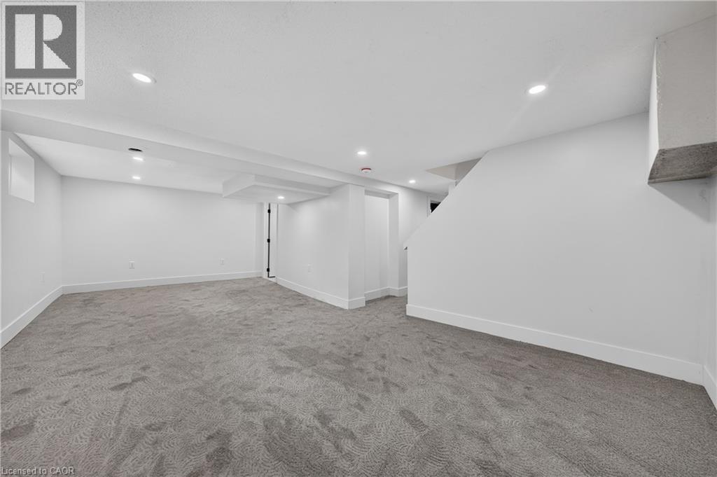 12 Admiral Road Property Photo 33