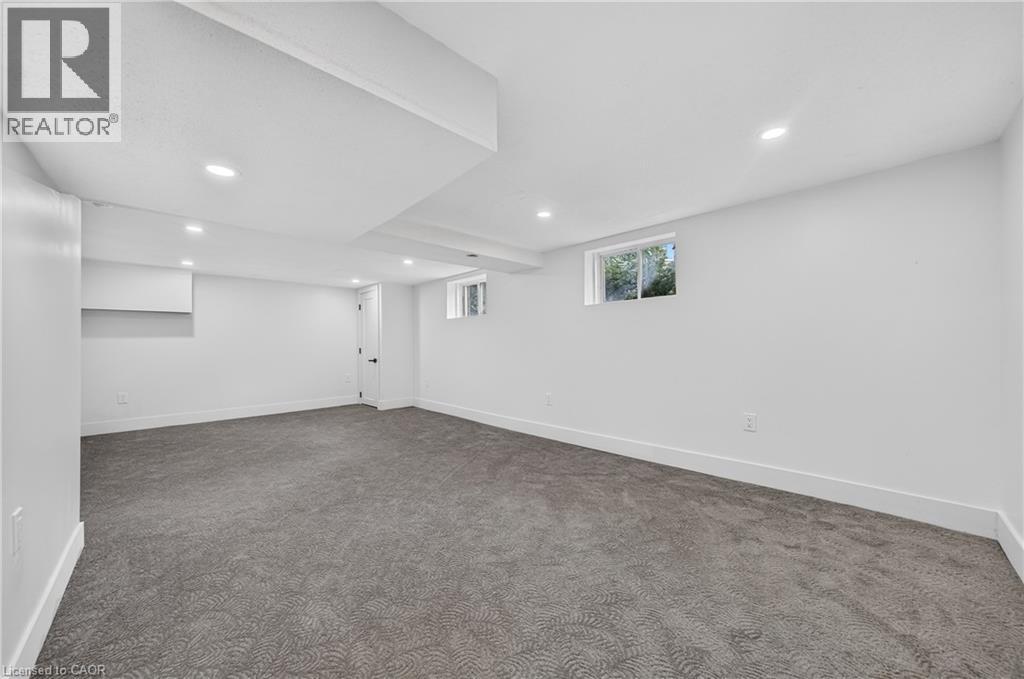 12 Admiral Road Property Photo 34