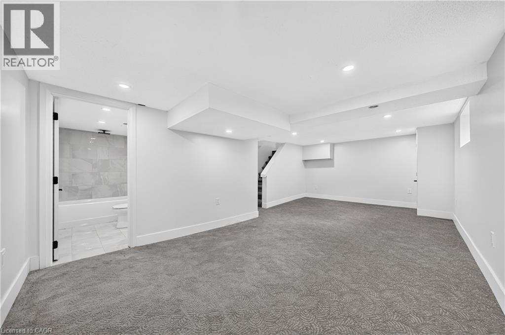 12 Admiral Road Property Photo 35