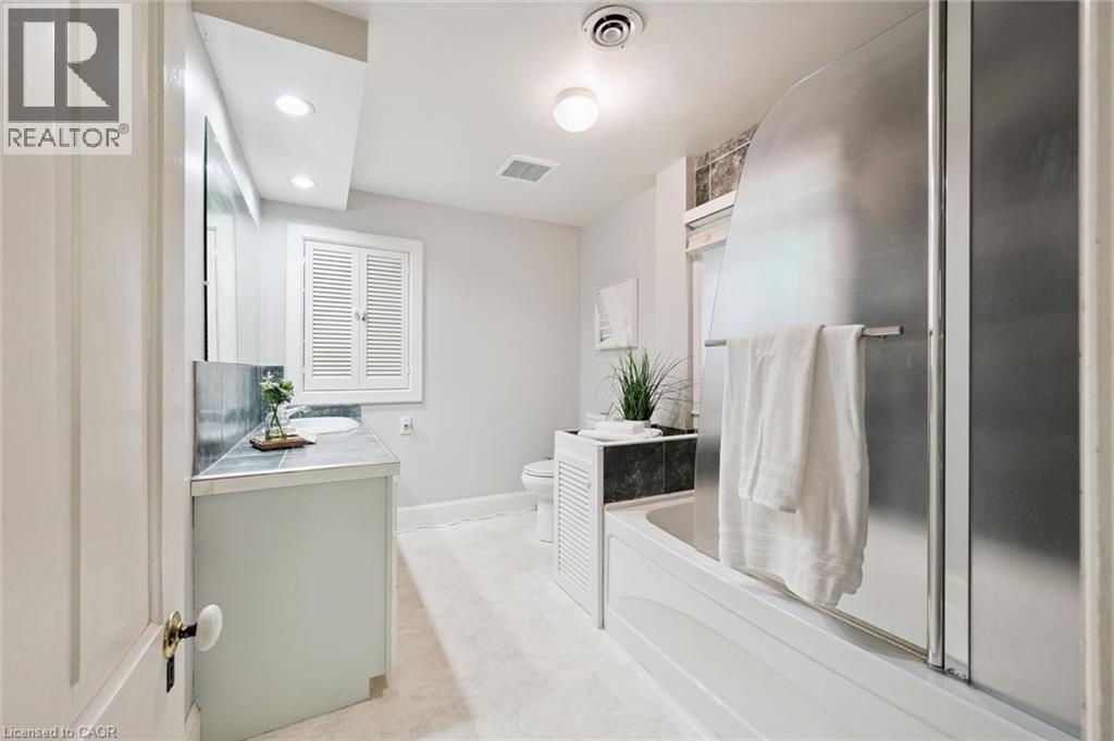 318 Guelph Avenue Property Photo 28