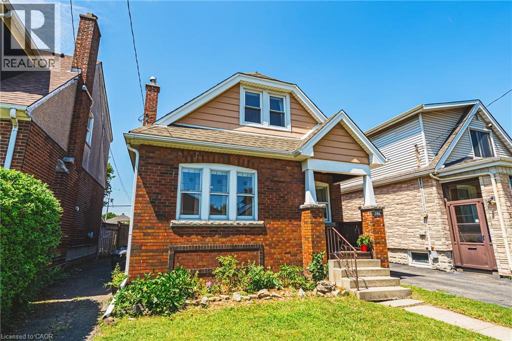 255 Weir Street N Property Photo 3