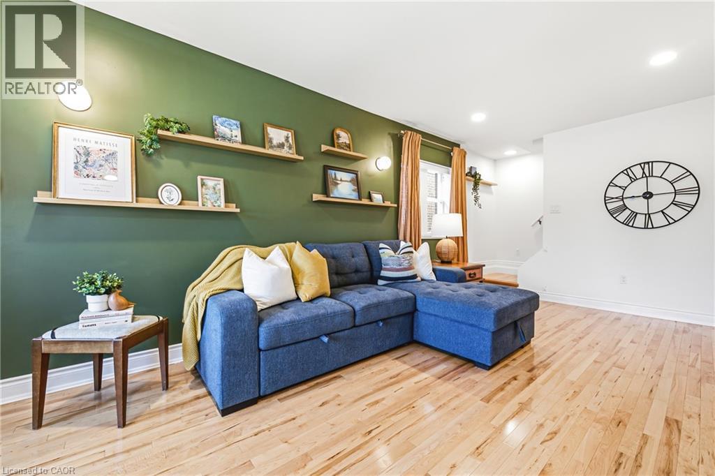255 Weir Street N Property Photo 5