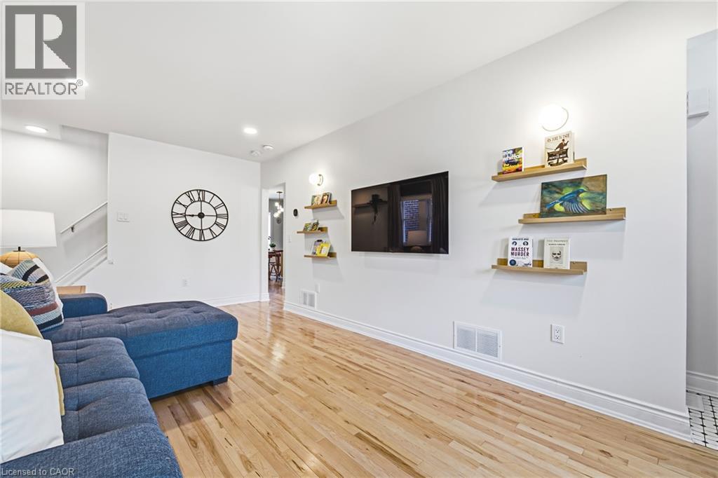 255 Weir Street N Property Photo 6