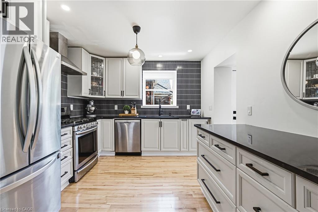 255 Weir Street N Property Photo 7