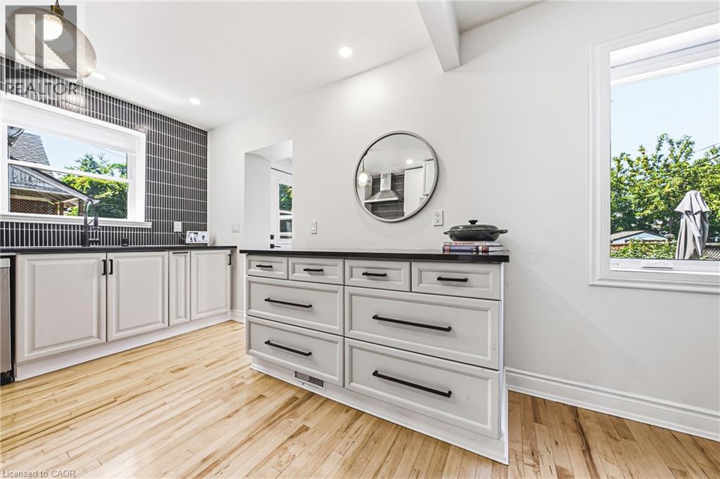 255 Weir Street N Property Photo 12