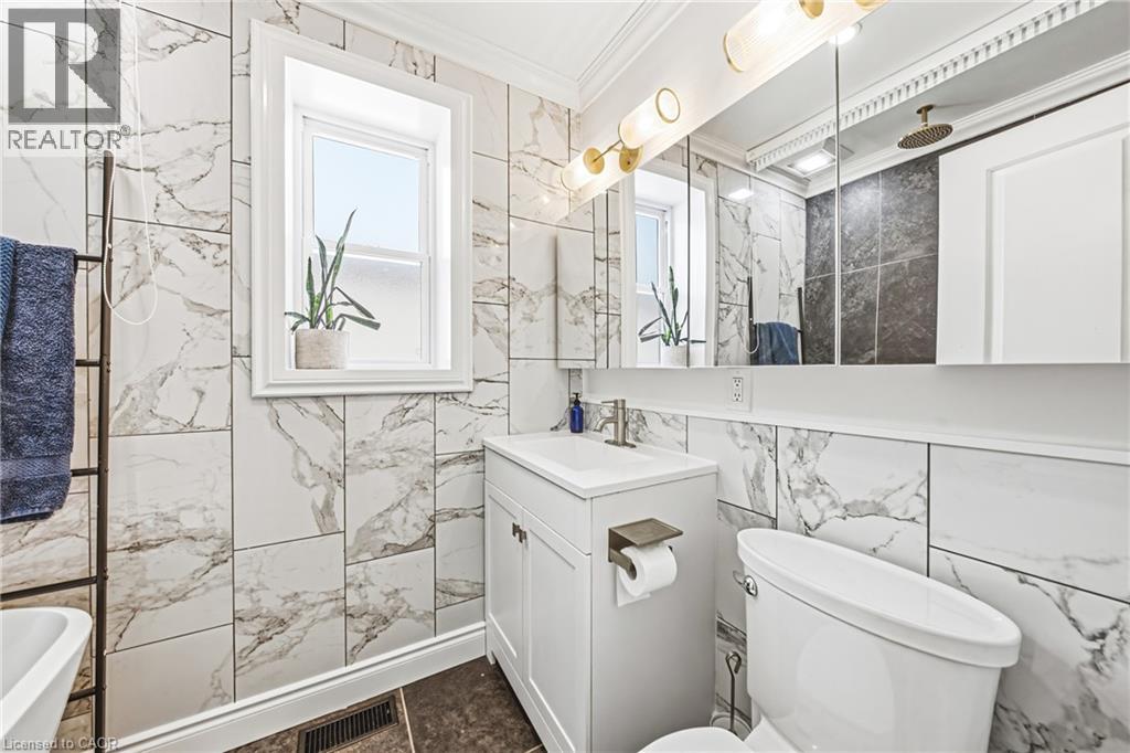 255 Weir Street N Property Photo 16