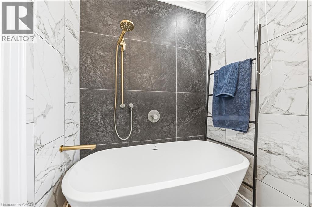 255 Weir Street N Property Photo 17