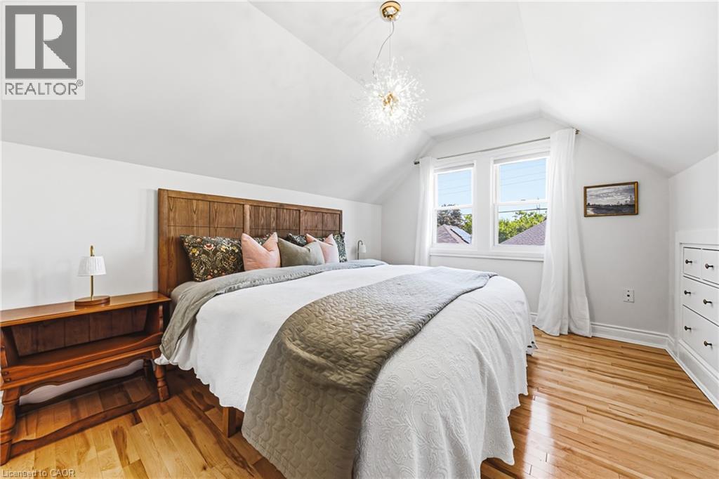 255 Weir Street N Property Photo 21