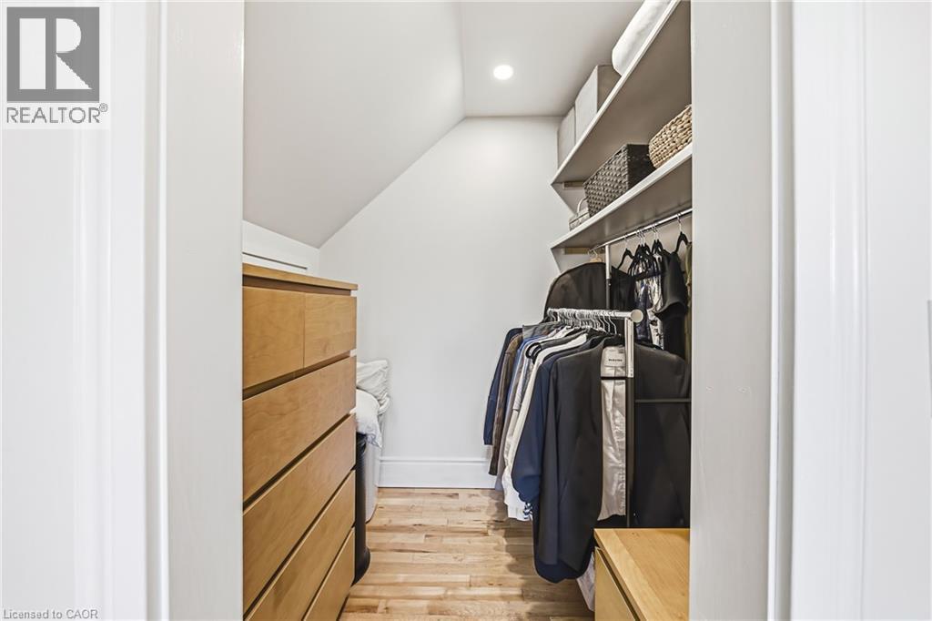255 Weir Street N Property Photo 22