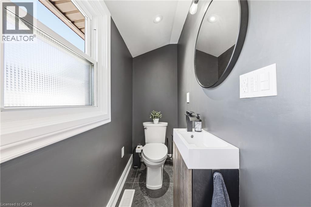 255 Weir Street N Property Photo 23