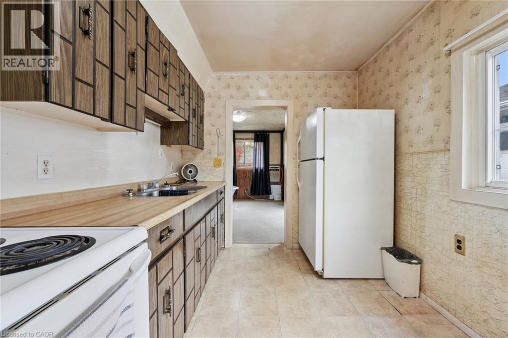 127 Spadina Road E Property Photo 2