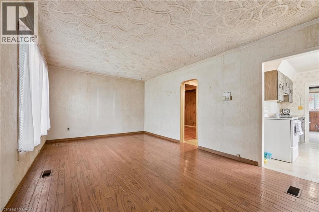 127 Spadina Road E Property Photo 5