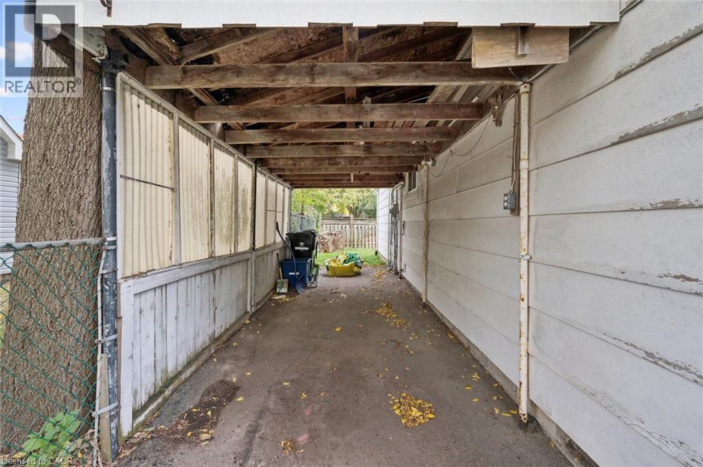 127 Spadina Road E Property Photo 25