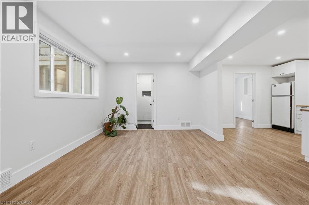 24 Briarwood Crescent Unit# 2 Property Photo 2