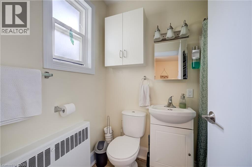 172 Arthur Street S Property Photo 17