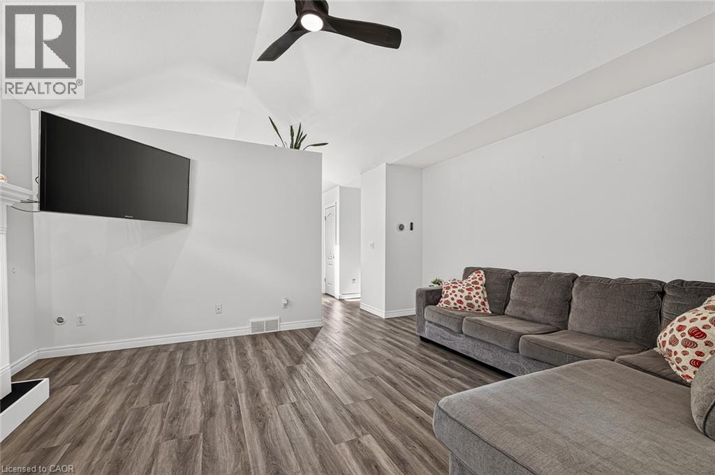 10 Potters Way Property Photo 16