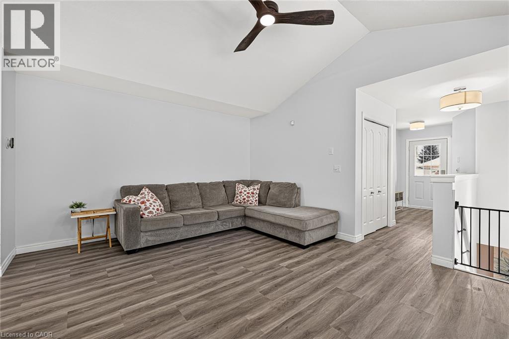 10 Potters Way Property Photo 17