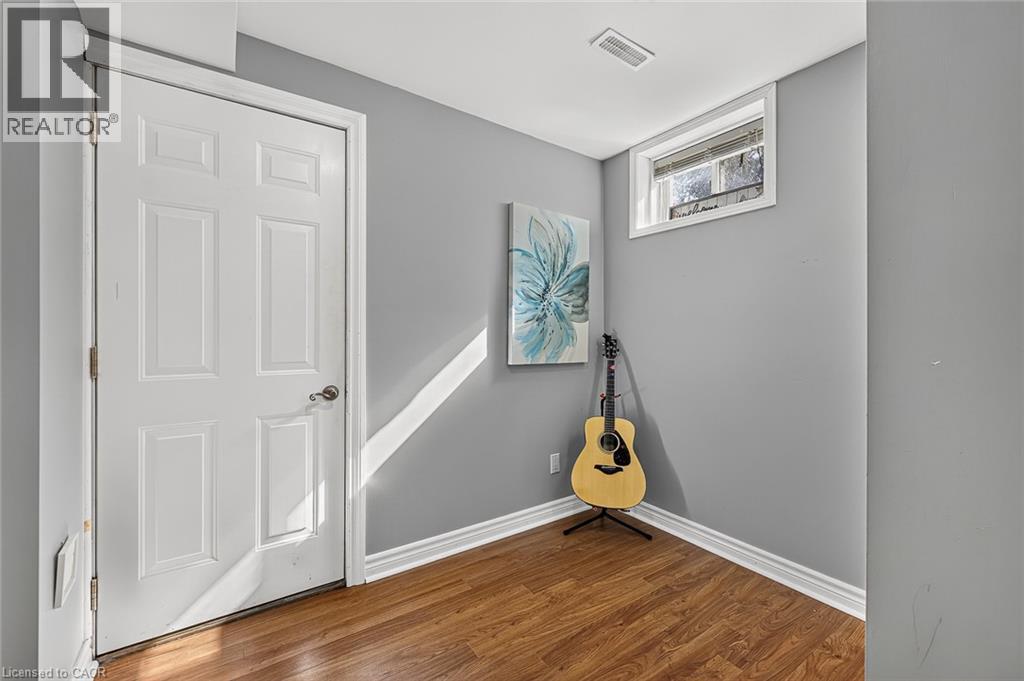 10 Potters Way Property Photo 31