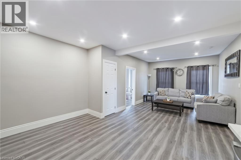 208 Mary Street Property Photo 7