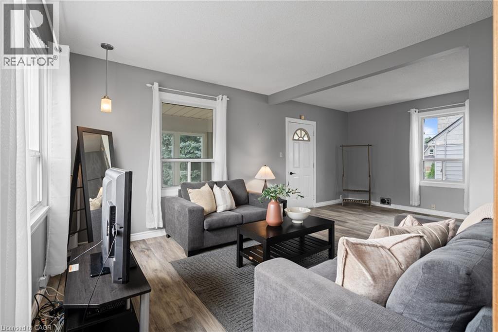 3 1/2 Dundonald Street Property Photo 8