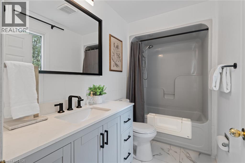 3 1/2 Dundonald Street Property Photo 18
