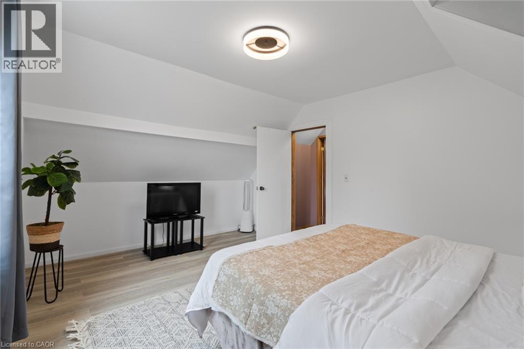 3 1/2 Dundonald Street Property Photo 20