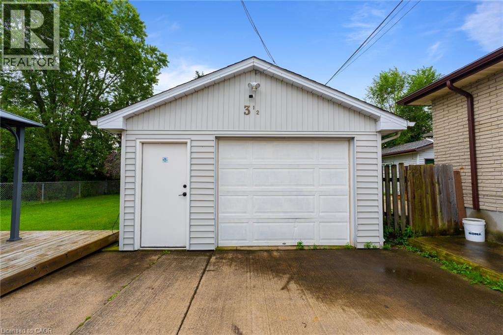 3 1/2 Dundonald Street Property Photo 31