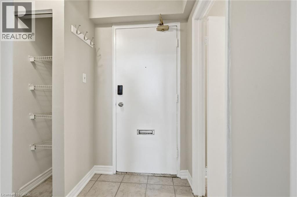 81 Charlton Avenue E Unit# 904 Property Photo 5