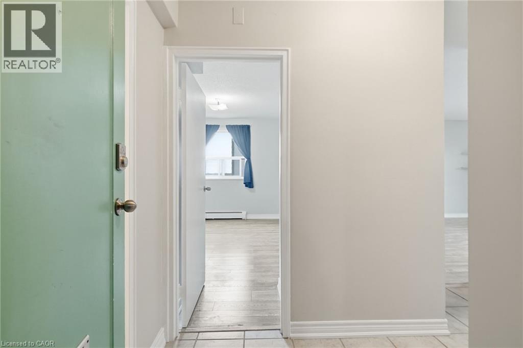 81 Charlton Avenue E Unit# 904 Property Photo 6