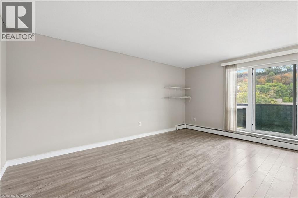 81 Charlton Avenue E Unit# 904 Property Photo 9