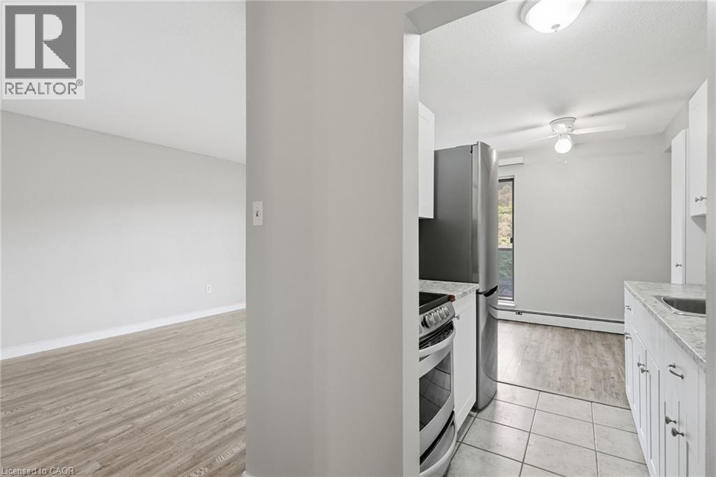 81 Charlton Avenue E Unit# 904 Property Photo 10