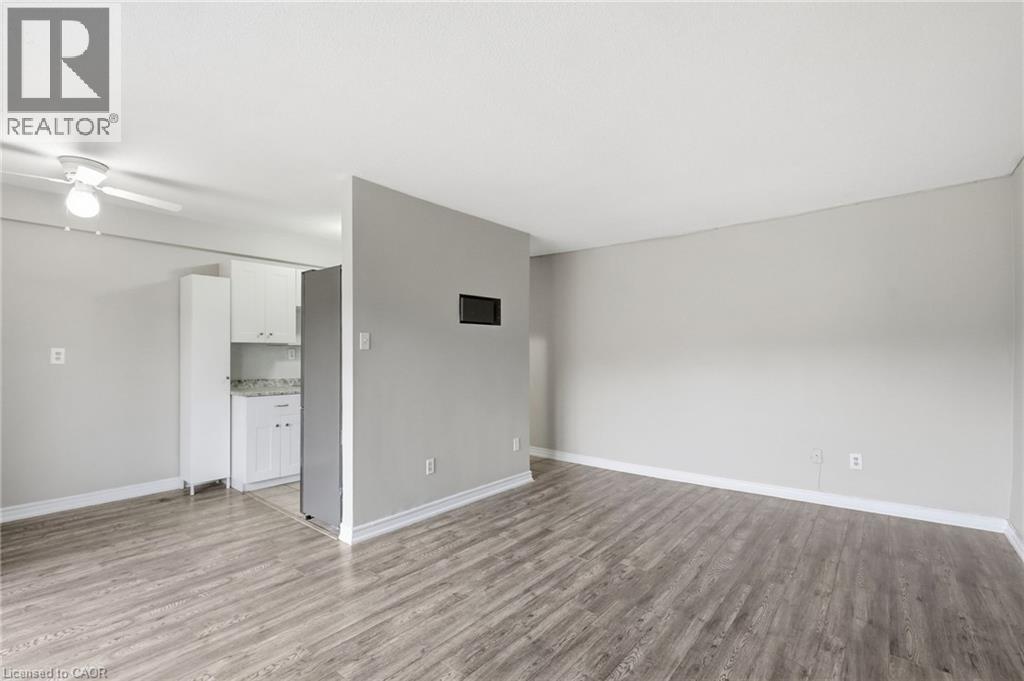 81 Charlton Avenue E Unit# 904 Property Photo 17
